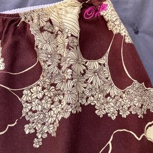 Skirt and tennis shoes! Yes Please!